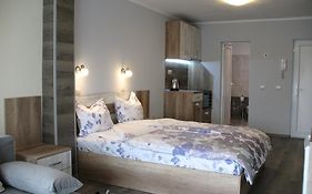 Leon Rent Studio 8